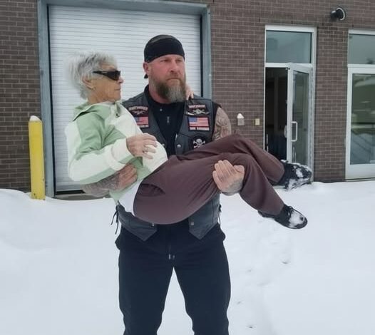 Biker Carried My 91-Year-Old Mother Through A Blizzard After Her Own Family Abandoned