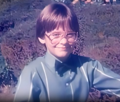 This son of a bank robber relied on neighbors for food – today he is an icon and one of the richest men in!