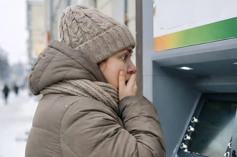 On the day of the divorce, the ex-husband, out of pity, shoved a bank card into his wife’s hand: she took it, but for almost two years she didn’t even try to check the balance