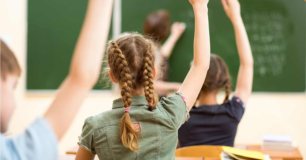 Retired teacher's brutally honest words to parents criticizing the system go viral