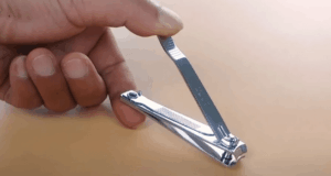 The “small round hole” on the nail clipper has special and powerful uses!!